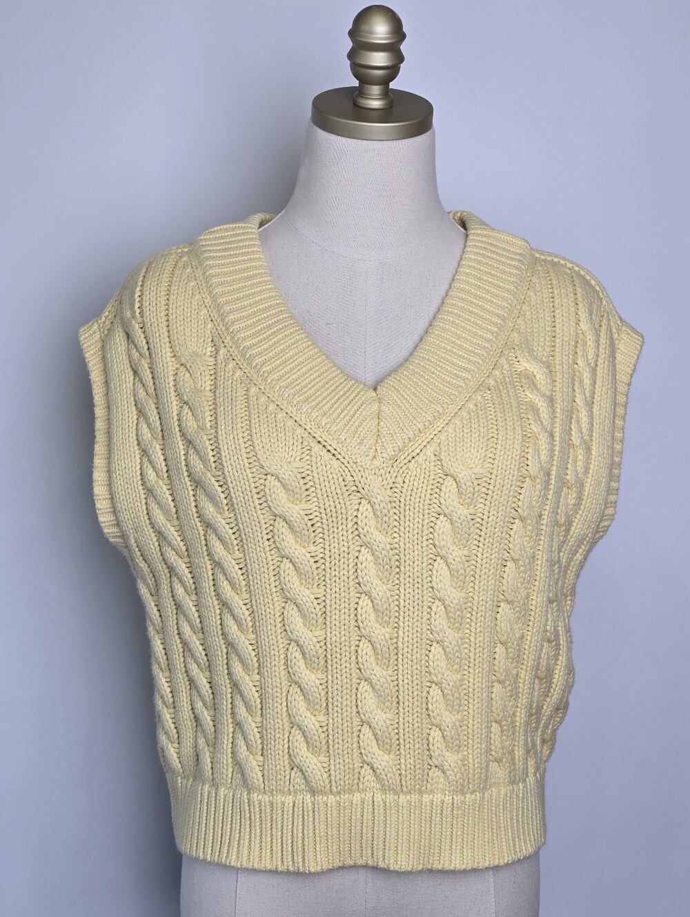 Abercrombie & Fitch Cable Knit Cropped V-Neck Sweater Vest Coastal Yellow S